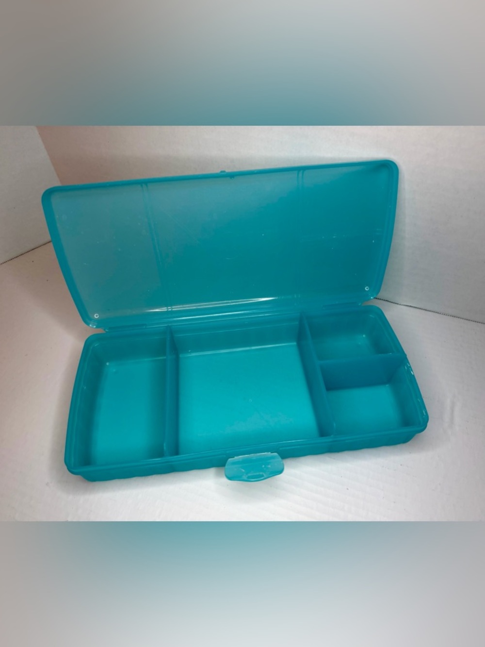 Tupperware Lunch 'N Things divided container in a blue/aqua color